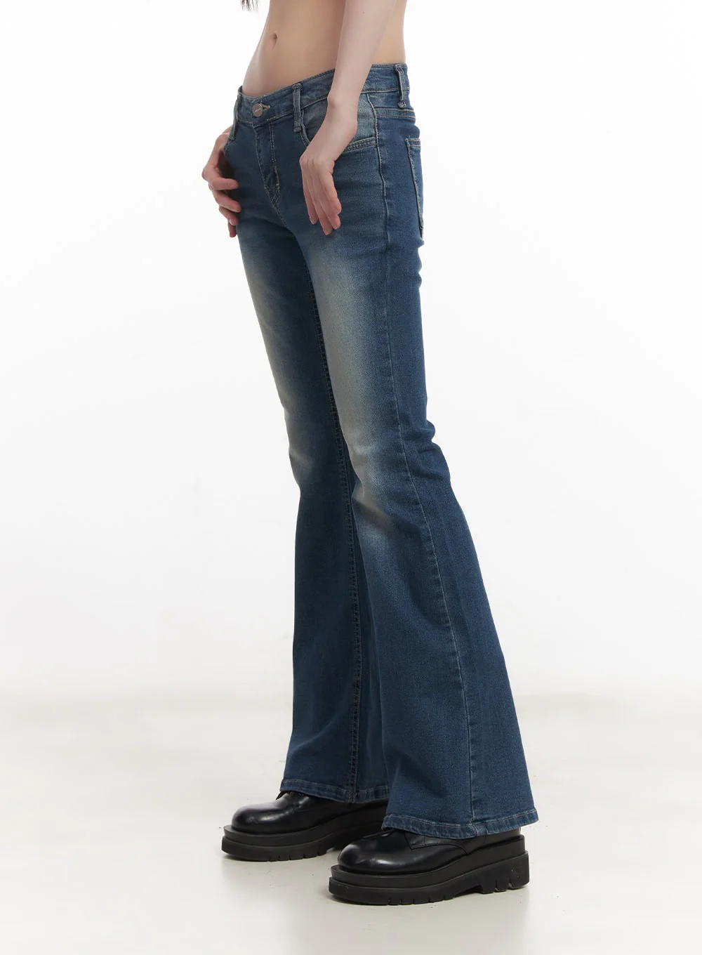 Rebecca Low-Waist Flared Jeans CM519 - Image 5