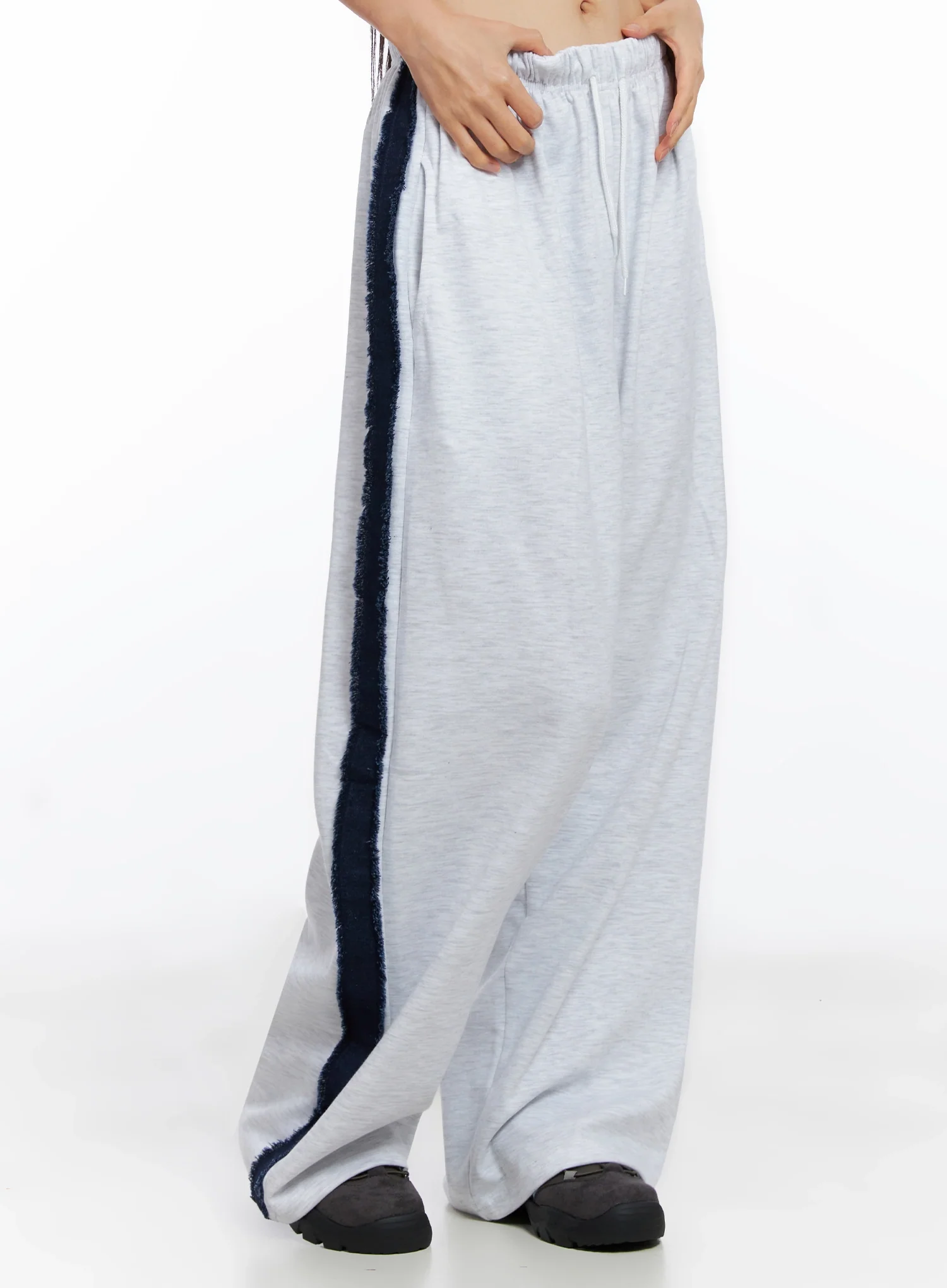 Relaxed-Fit Denim Stripe Sweatpants IO517