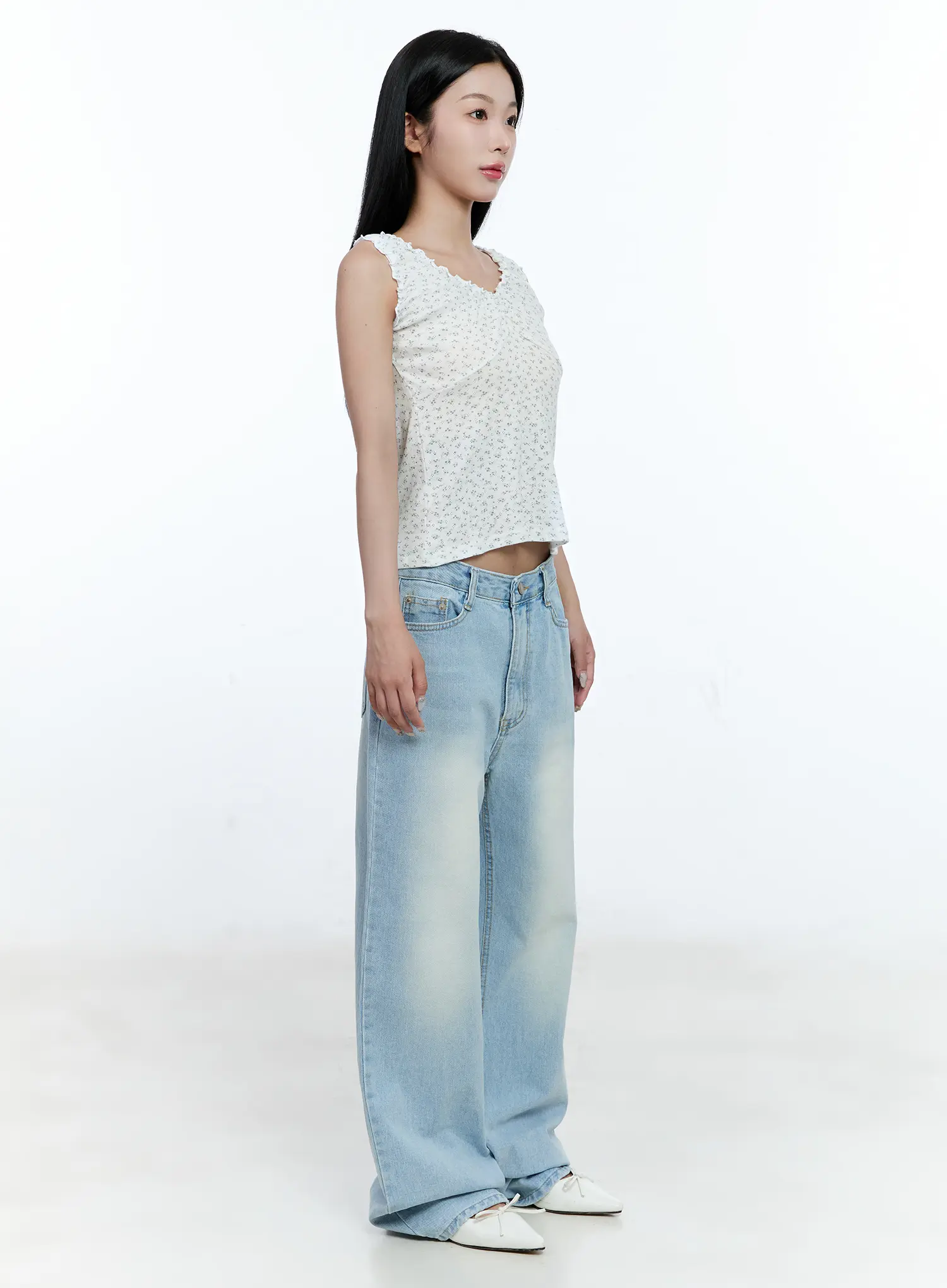 Ruffle V-Neck Sleeveless Top CG512 - Image 4