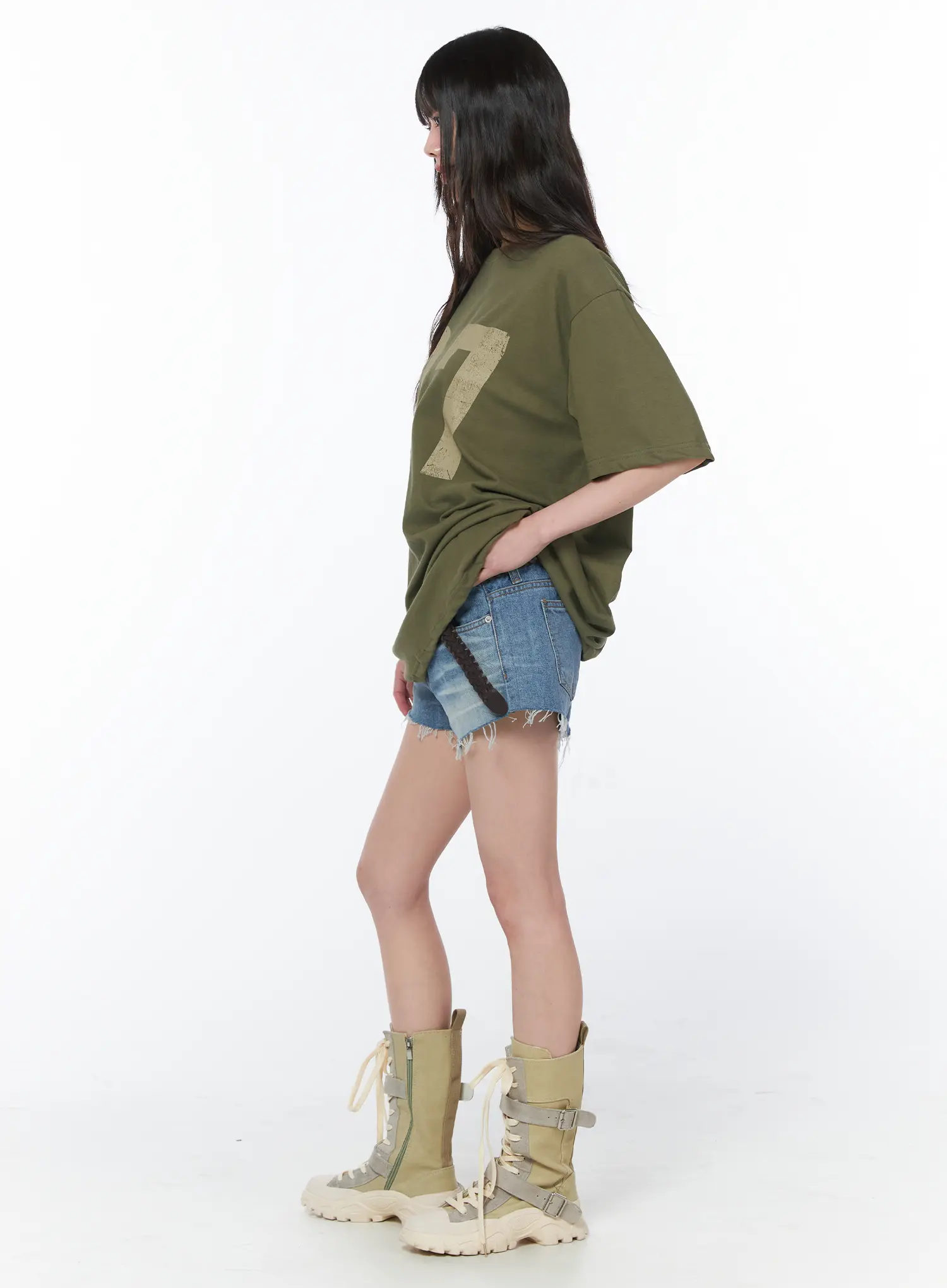 Sarahi Low Rise Distressed Denim Shorts CA530 - Image 5