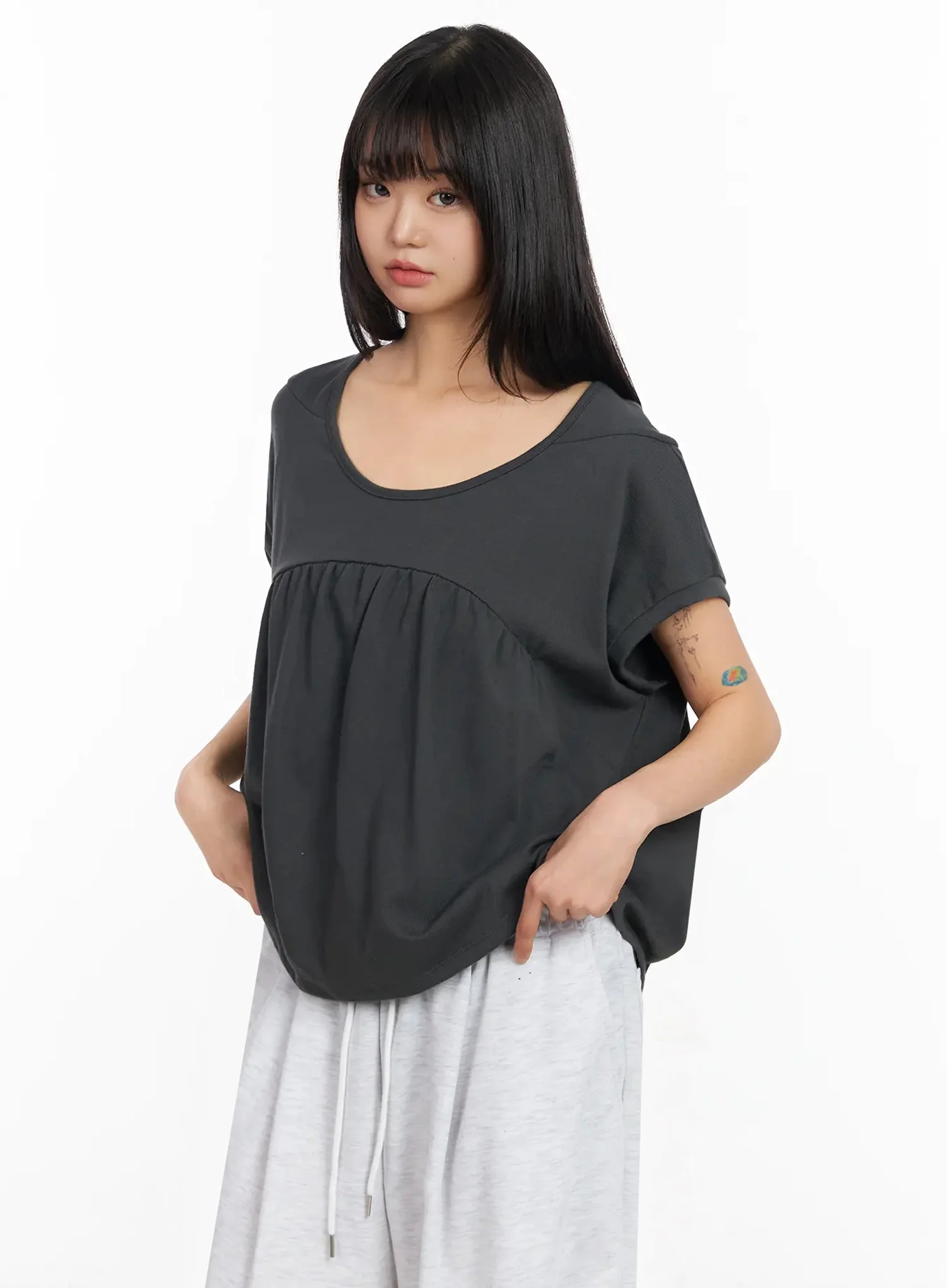 Scoop Neck Shirred Tee IA523 - Image 3