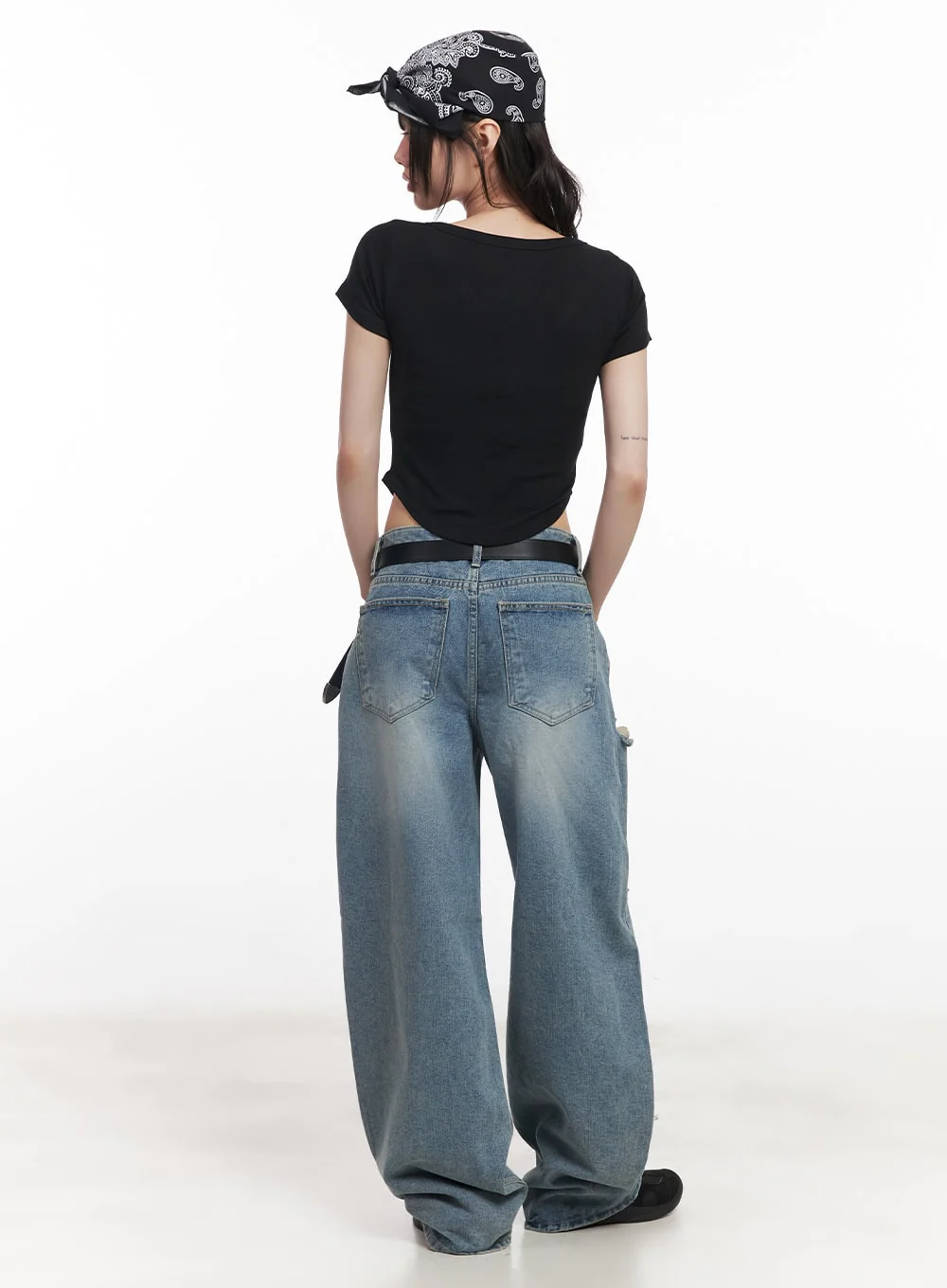 Slim-Fit V-Neck Buttoned Top CY520 - Image 7