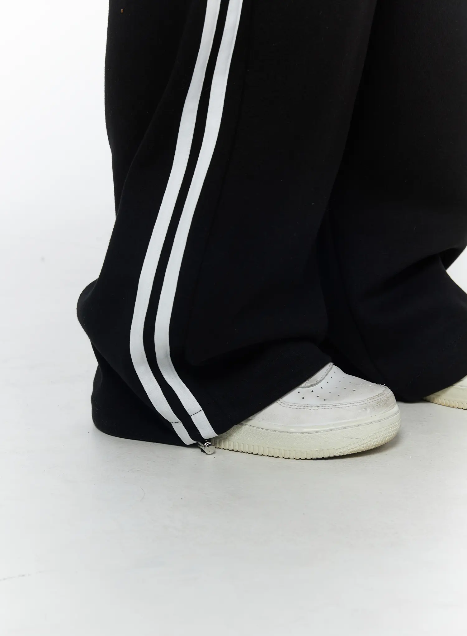 Striped Wide-Leg Sweatpants CA527 - Image 10