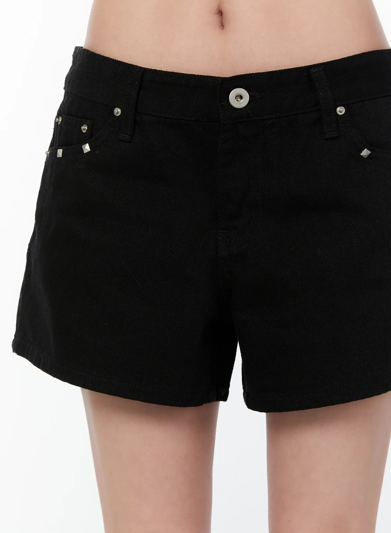 Studded Low-Rise Shorts CY514 - Image 3