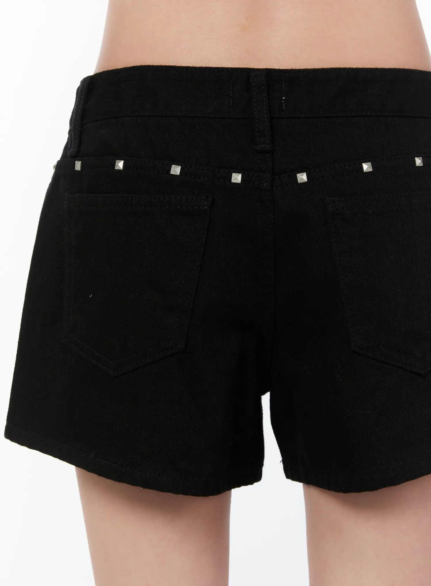 Studded Low-Rise Shorts CY514 - Image 6
