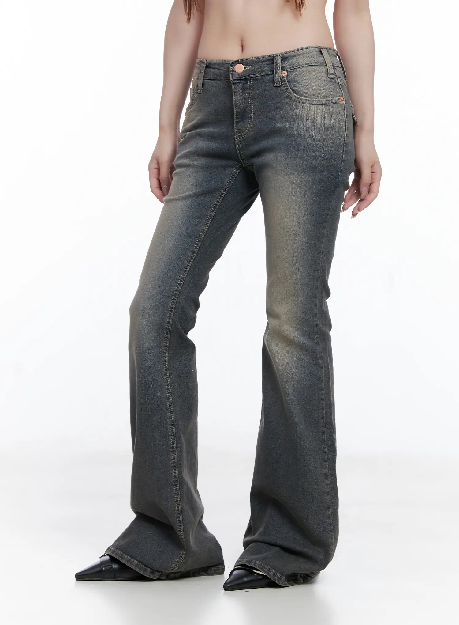 Sumin Low-Rise Flare Hip Pad Jeans CG529 - Image 4