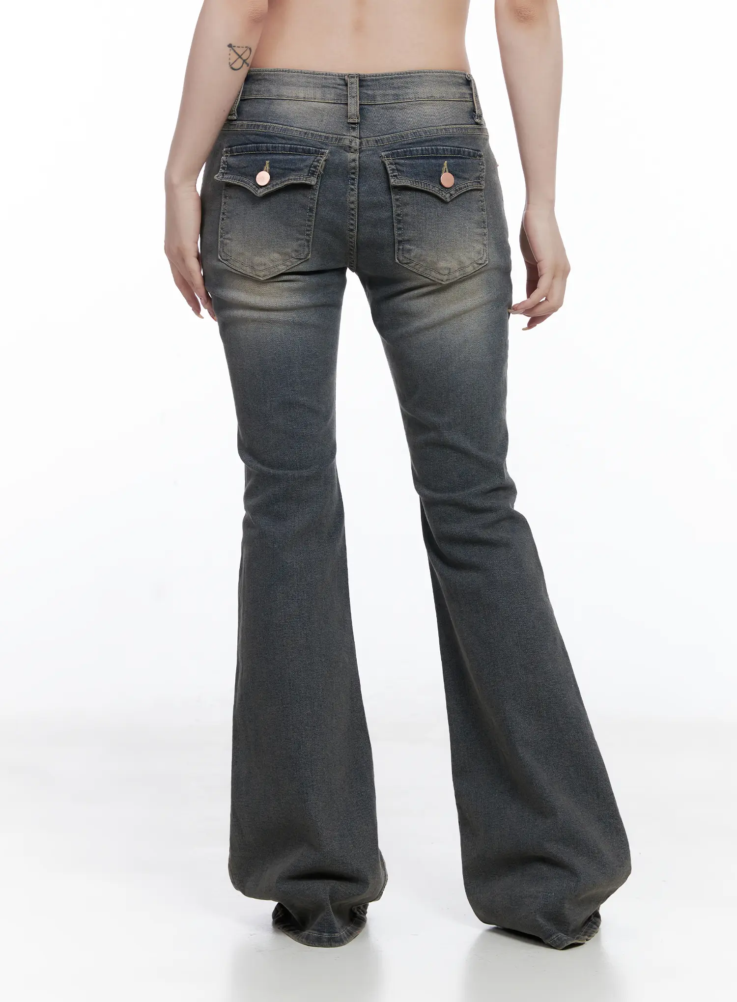 Sumin Low-Rise Flare Hip Pad Jeans CG529 - Image 7