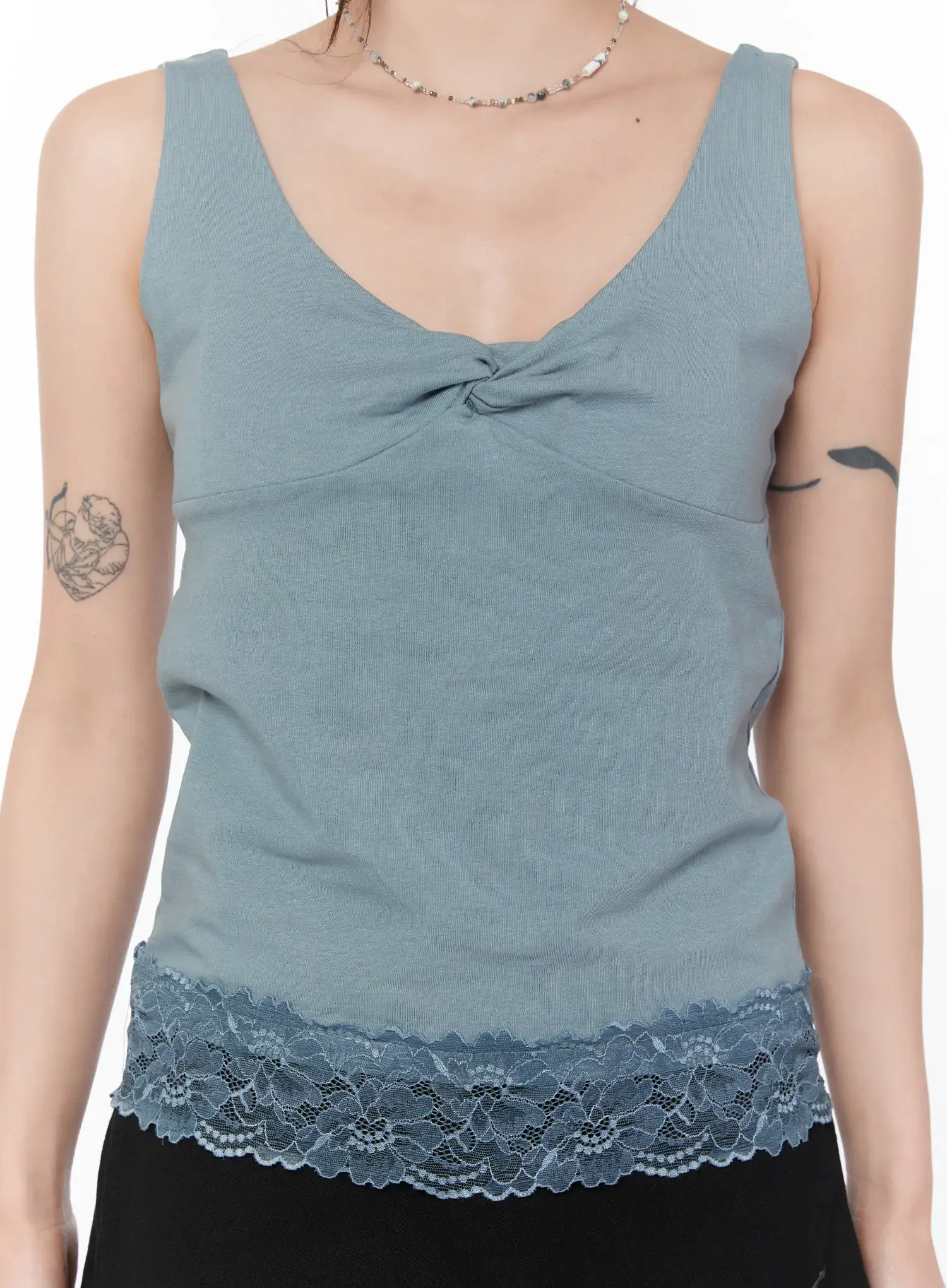 V-Neck Lace Trim Sleeveless Top CY515 - Image 4