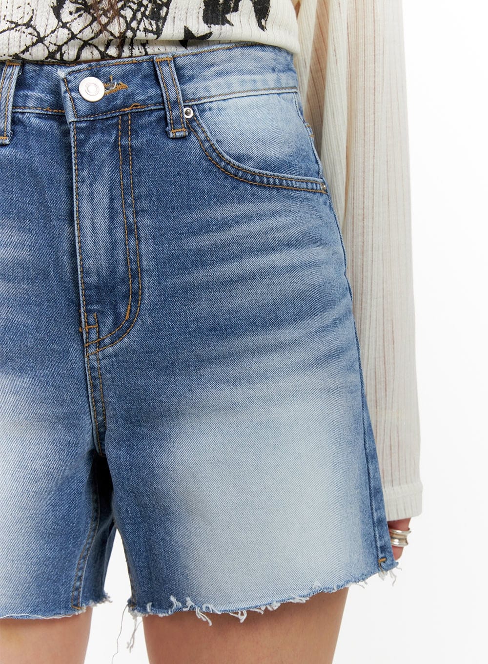 Washed Denim Shorts CA430 - Image 9