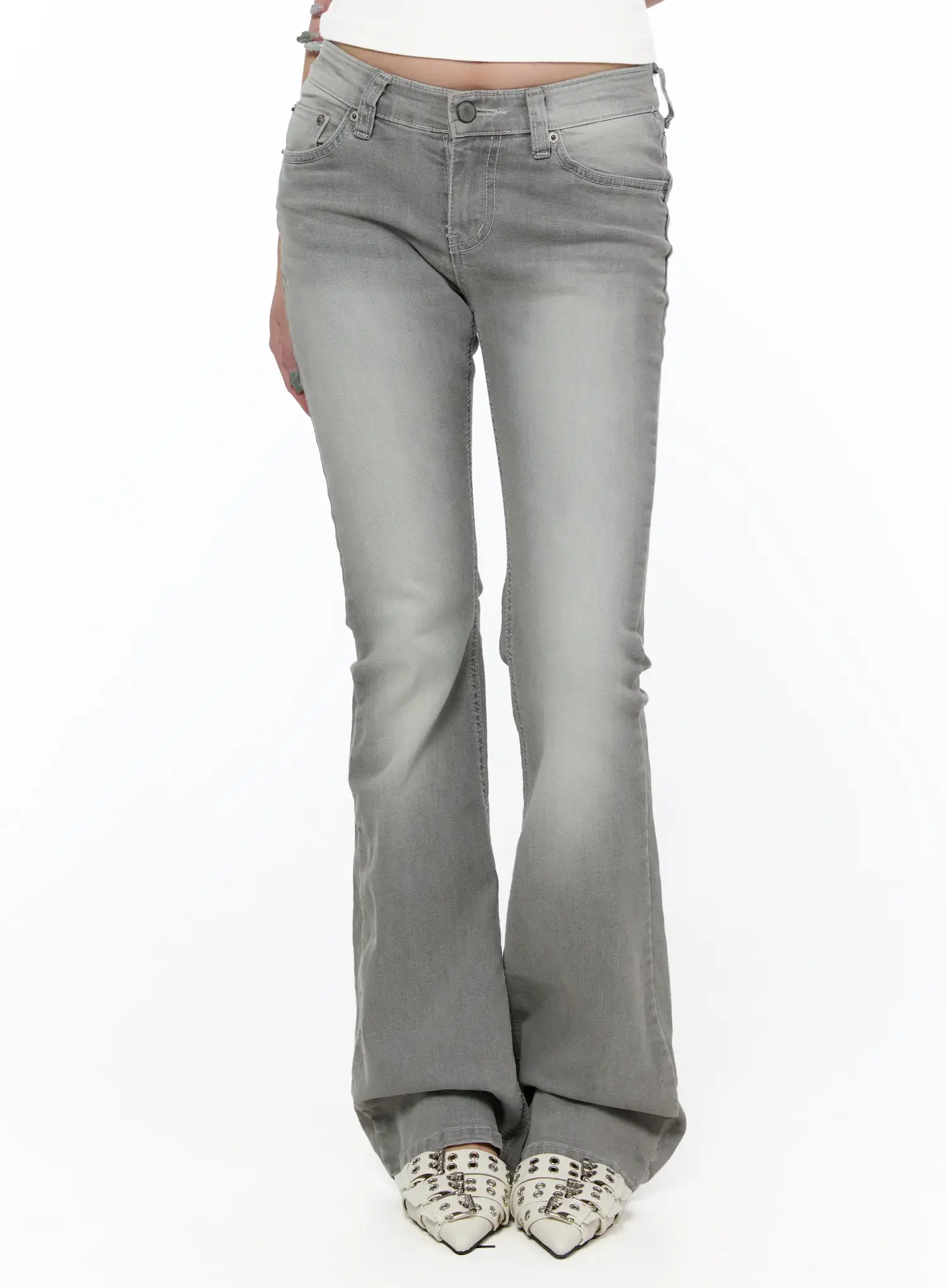 Yareli Low-Rise Flared Bootcut Jeans CA520 - Image 10
