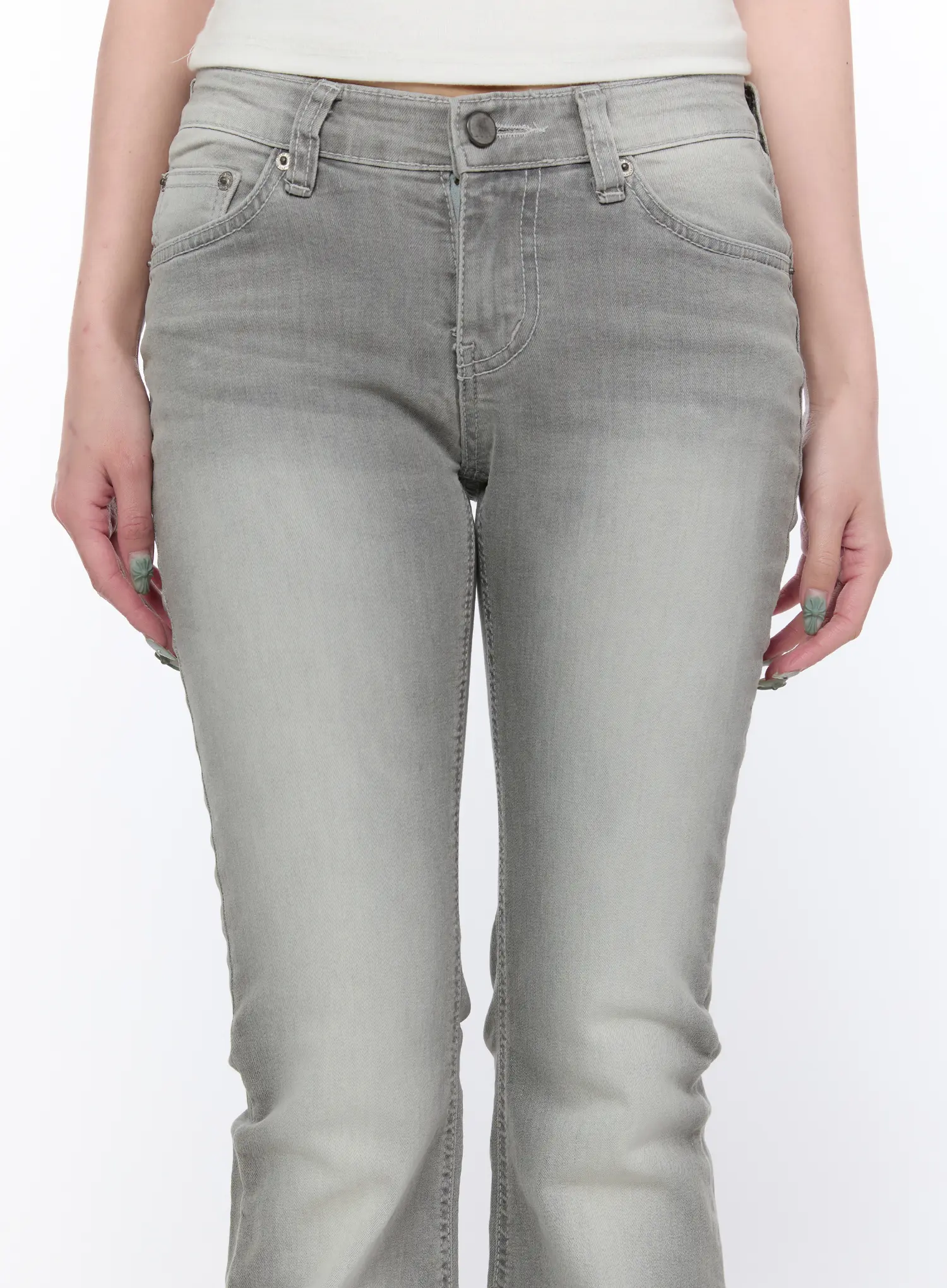Yareli Low-Rise Flared Bootcut Jeans CA520 - Image 4