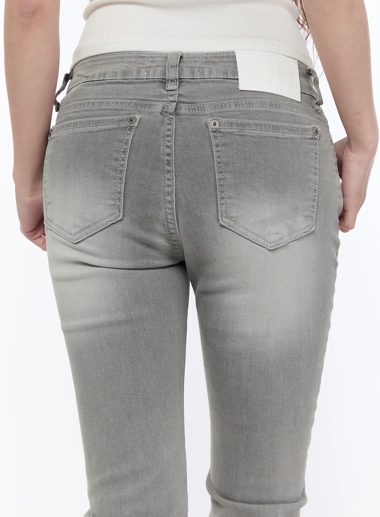 Yareli Low-Rise Flared Bootcut Jeans CA520 - Image 7