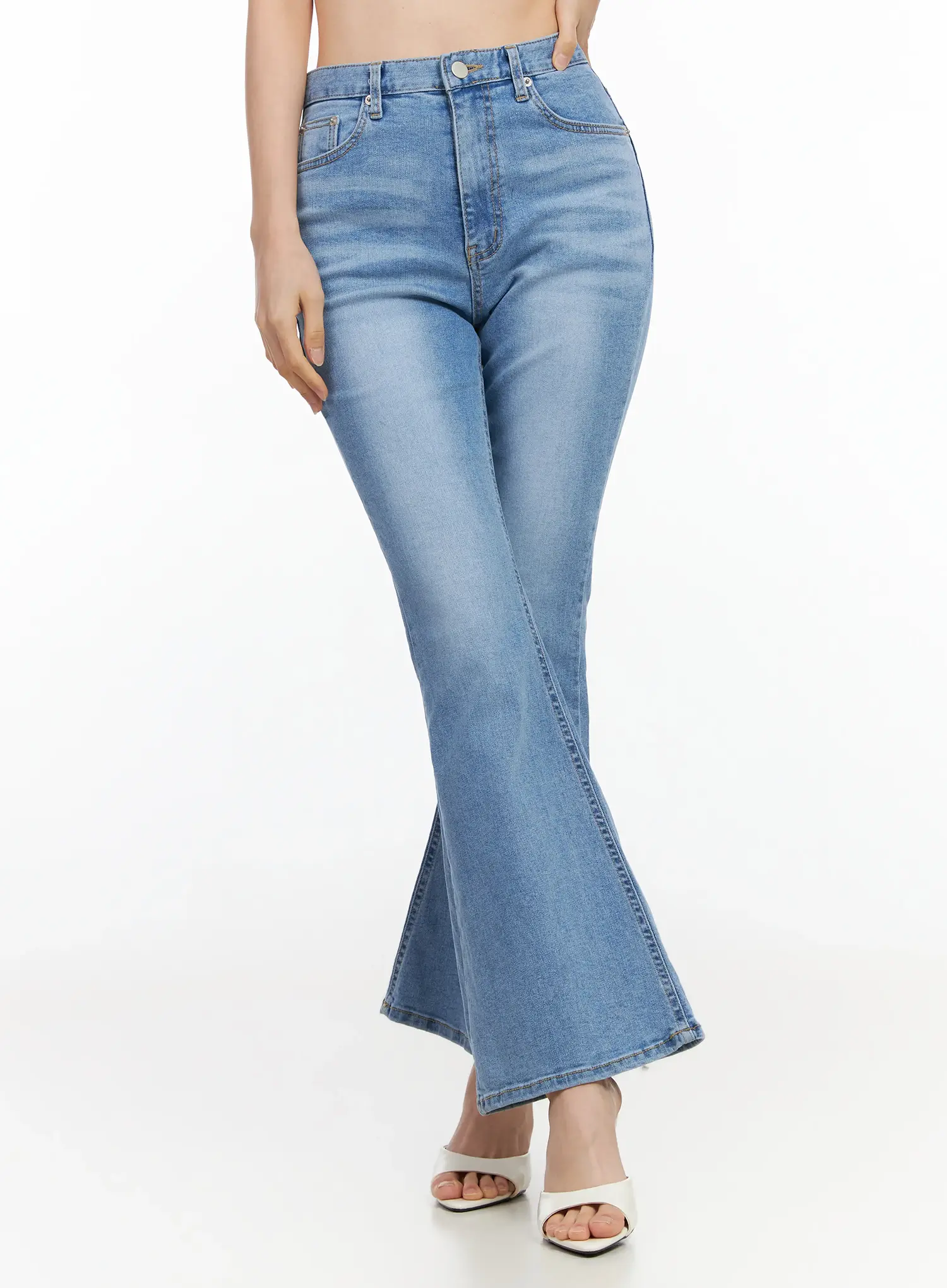 Zaza Bootcut Light Washed Jeans IM524 - Image 2