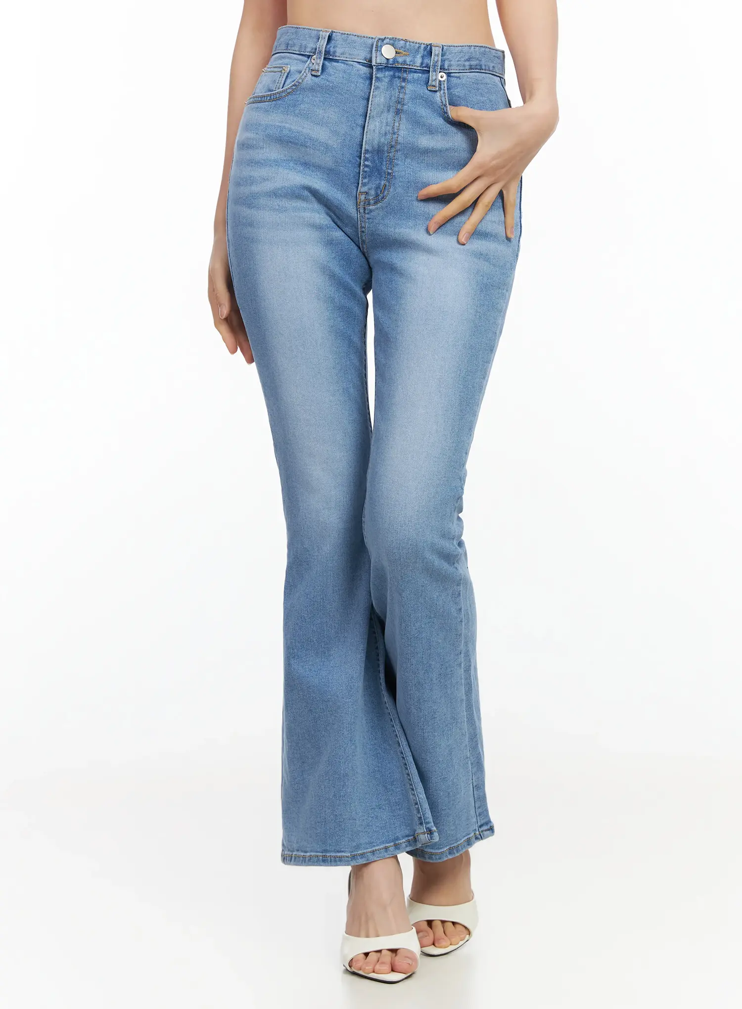 Zaza Bootcut Light Washed Jeans IM524 - Image 7