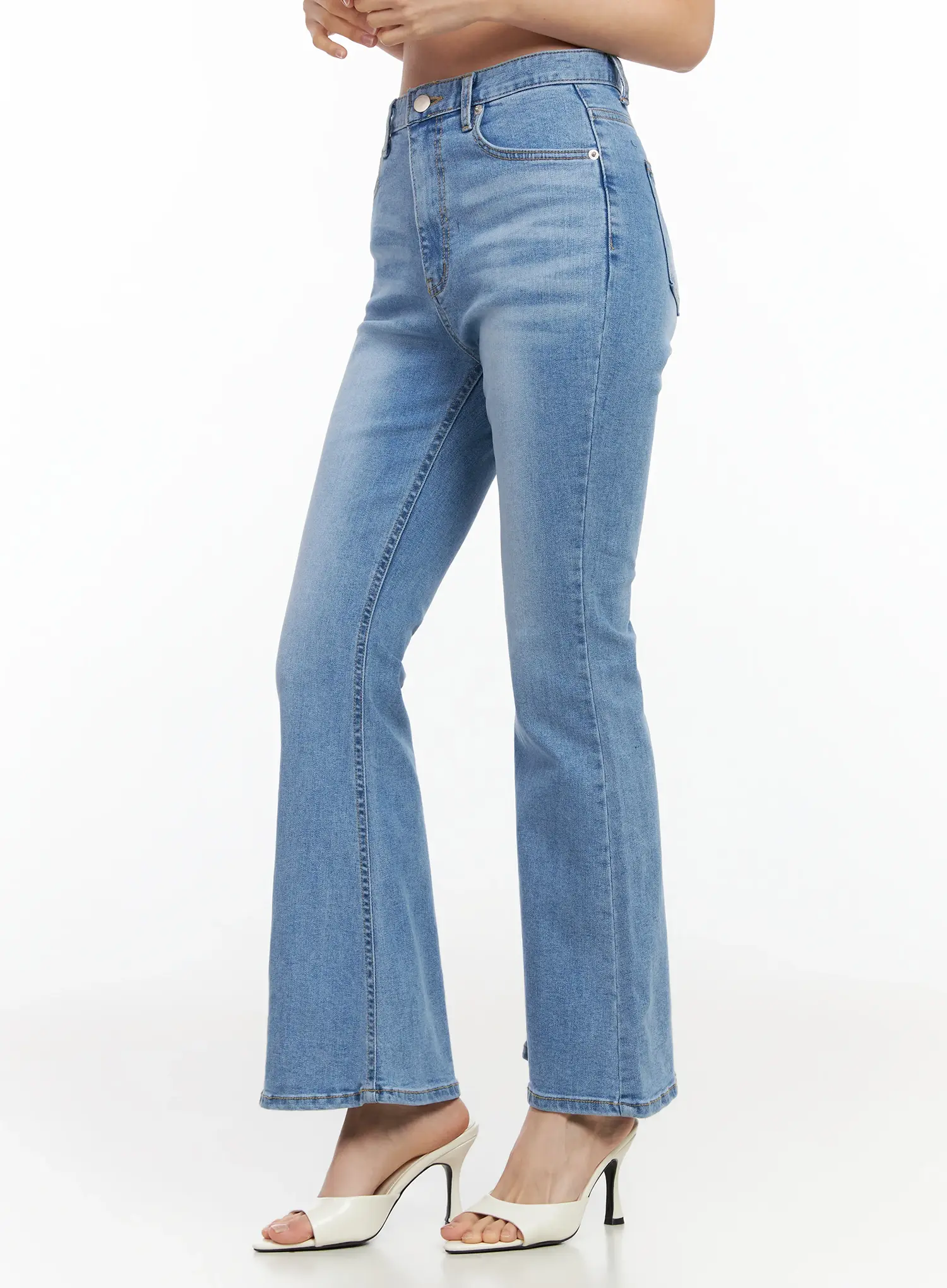 Zaza Bootcut Light Washed Jeans IM524 - Image 8